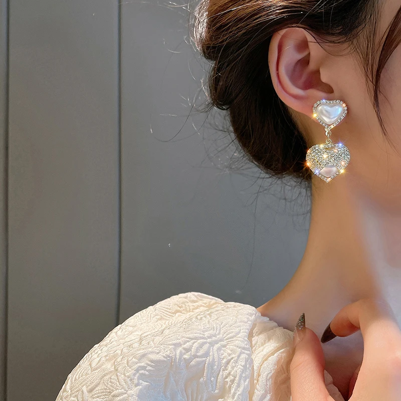 2021 New Fashion Shiny Crystal Temperament Drop Earrings Trend Sweet Fresh Lovely Heart Pearl Elegant Senior Earrings For Women
2021 New Fashion Shiny Crystal Temperament Drop Earrings Trend Sweet Fresh Lovely Heart Pearl Elegant Senior Earrings For Women