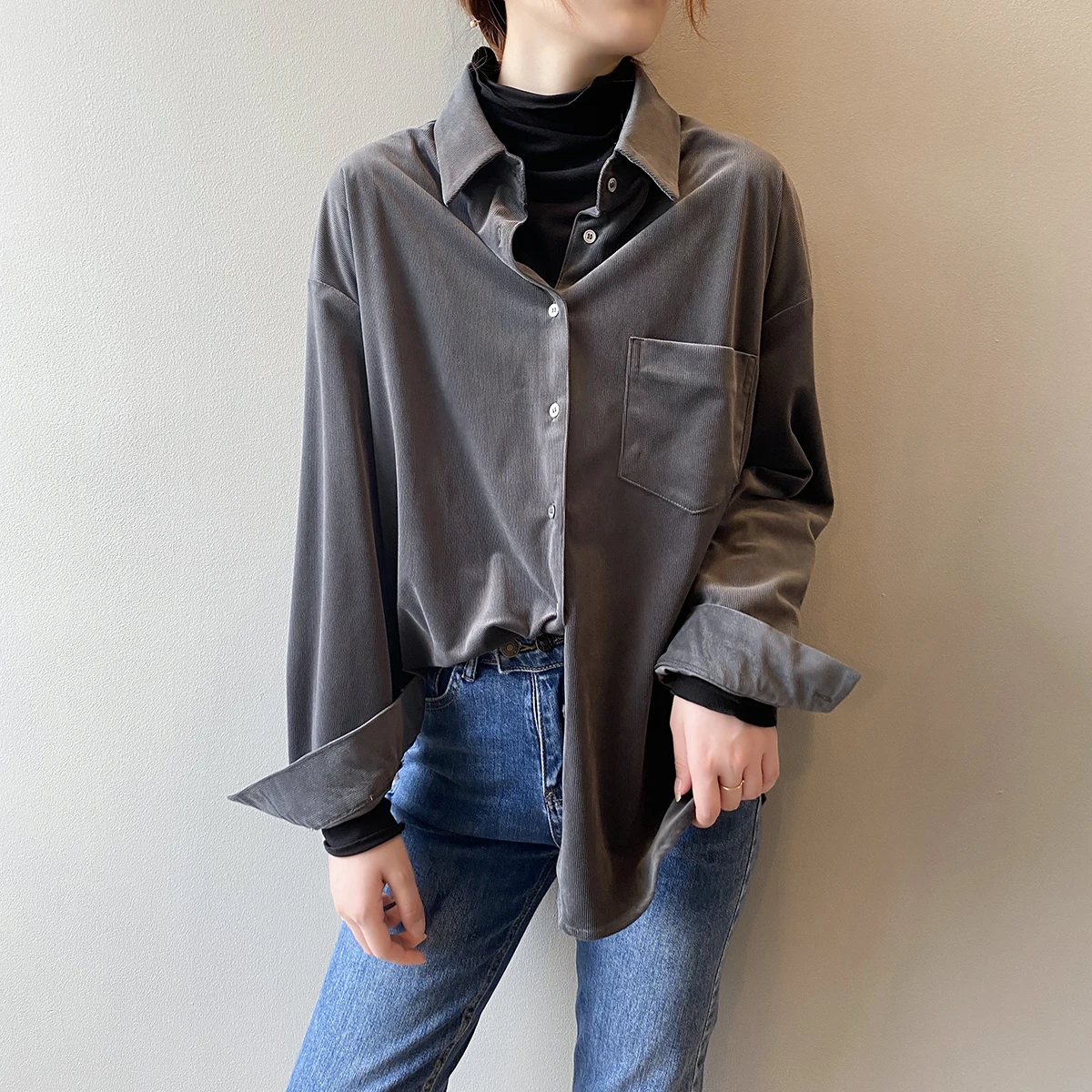 Corduroy Shirts For Women Casual Loose Turn Down Collar Long Sleeve Office Ladies Tops Autumn Winter Fashion Streetwear Blouses
Corduroy Shirts For Women Casual Loose Turn Down Collar Long Sleeve Office Ladies Tops Autumn Winter Fashion Streetwear Blouses