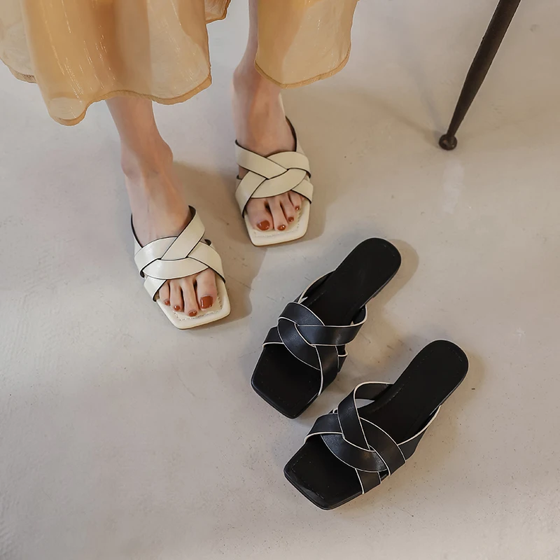 2021 Summer girl's shoes genuine leather open Toe Shallow Slip On Women Falts Sandals Casual Shoes Woman cross strap Slippers
2021 Summer girl's shoes genuine leather open Toe Shallow Slip On Women Falts Sandals Casual Shoes Woman cross strap Slippers