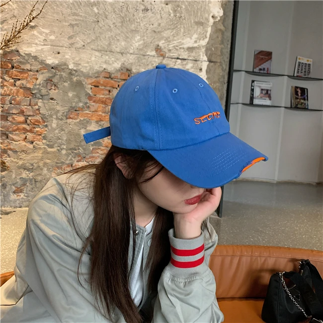 Retro Street Personality Holes In Baseball Caps for Men and Women Spring and Summer American Soft Caps with Letters
Retro Street Personality Holes In Baseball Caps for Men and Women Spring and Summer American Soft Caps with Letters