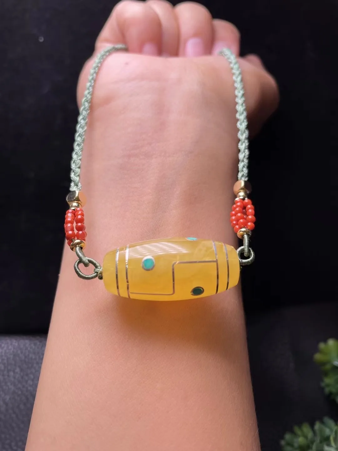 Natural Retro Nine-eyed Tibetan Dzi amber beads pendant necklace DIY jewelry real amber beads jade pendant for women male
Natural Retro Nine-eyed Tibetan Dzi amber beads pendant necklace DIY jewelry real amber beads jade pendant for women male