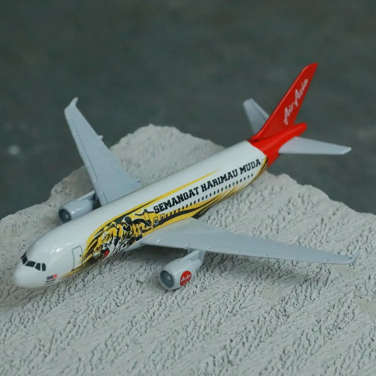 Air Asia Semangat Harimau Muda A320 модель самолета 6 "металлический самолет литье под давлением Мини Мото коллекция Eduactional игрушки для детей
Air Asia Semangat Harimau Muda A320 модель самолета 6 "металлический самолет литье под давлением Мини Мото коллекция Eduactional игрушки для детей