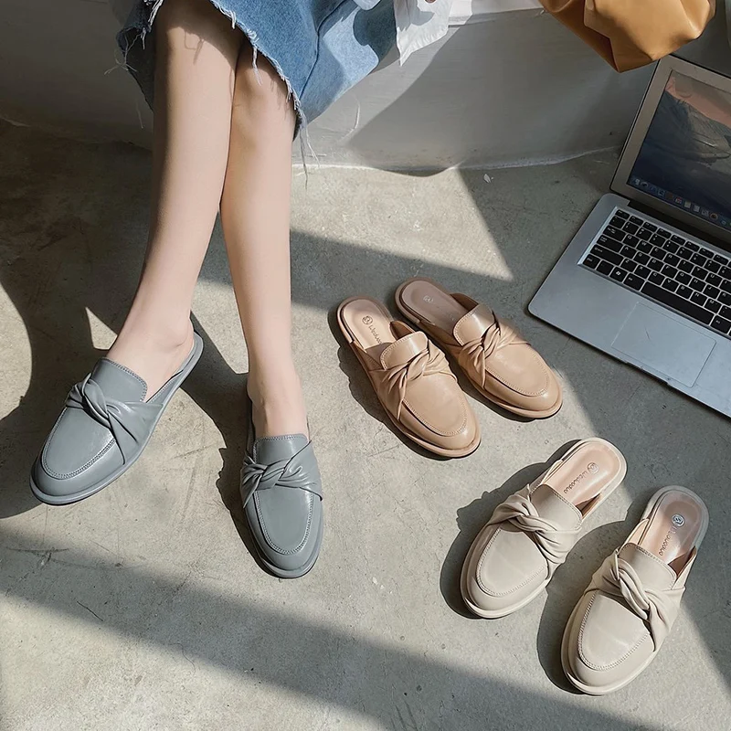 Flat Shoes Female Slippers Women Summer Luxury Slides Cover Toe Mules Sexy Pantofle Low Loafers Designer 2021 Rubber Soft Rome B
Flat Shoes Female Slippers Women Summer Luxury Slides Cover Toe Mules Sexy Pantofle Low Loafers Designer 2021 Rubber Soft Rome B