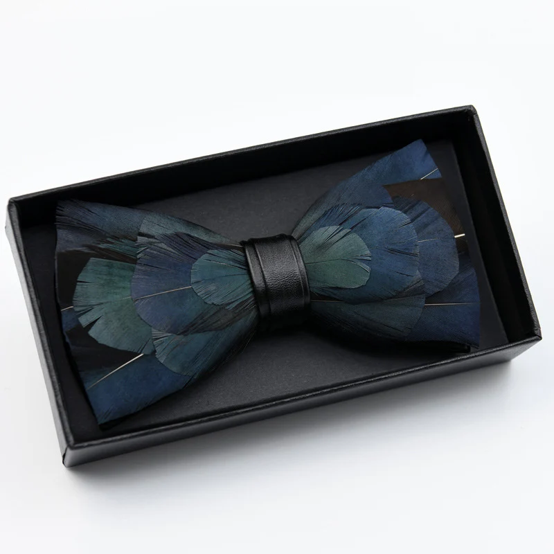 Уникальный оригинальный галстук-бабочка в белый горошек с перьями ручной работы
