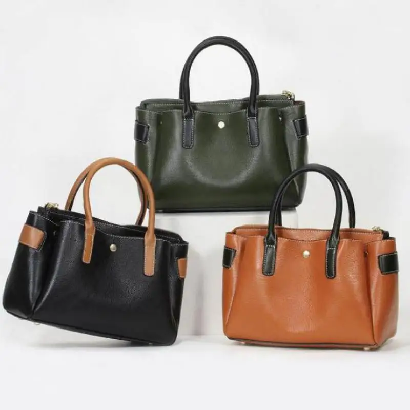 Genuine Leather Handbag Women 2021 Brand Designer Luxury Cow Leather Lady Shoulder Bag Simple Female Totes Bag Crossbody Purse 
Genuine Leather Handbag Women 2021 Brand Designer Luxury Cow Leather Lady Shoulder Bag Simple Female Totes Bag Crossbody Purse