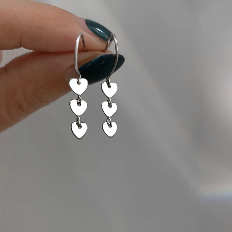 Женские серьги-подвески в виде сердца
Женские серьги-подвески в виде сердца