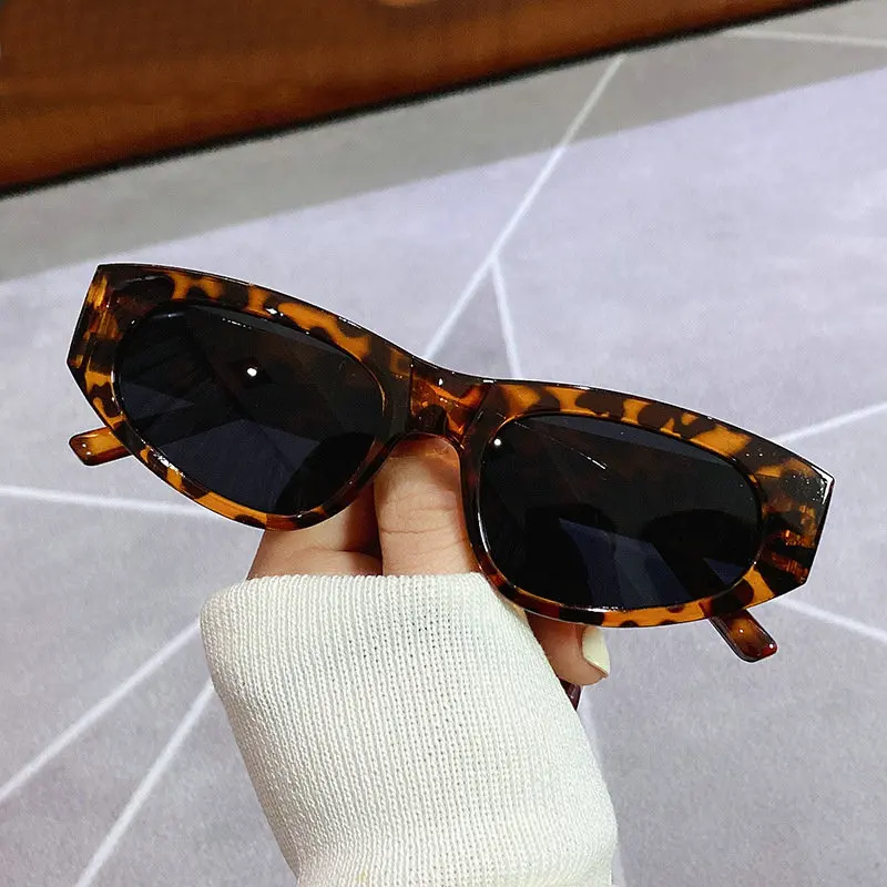 Солнцезащитные очки женские маленькие в стиле династии, стильные брендовые солнечные очки с линзами карамельных цветов, с защитой от ультр... 
Солнцезащитные очки женские маленькие в стиле династии, стильные брендовые солнечные очки с линзами карамельных цветов, с защитой от ультр...