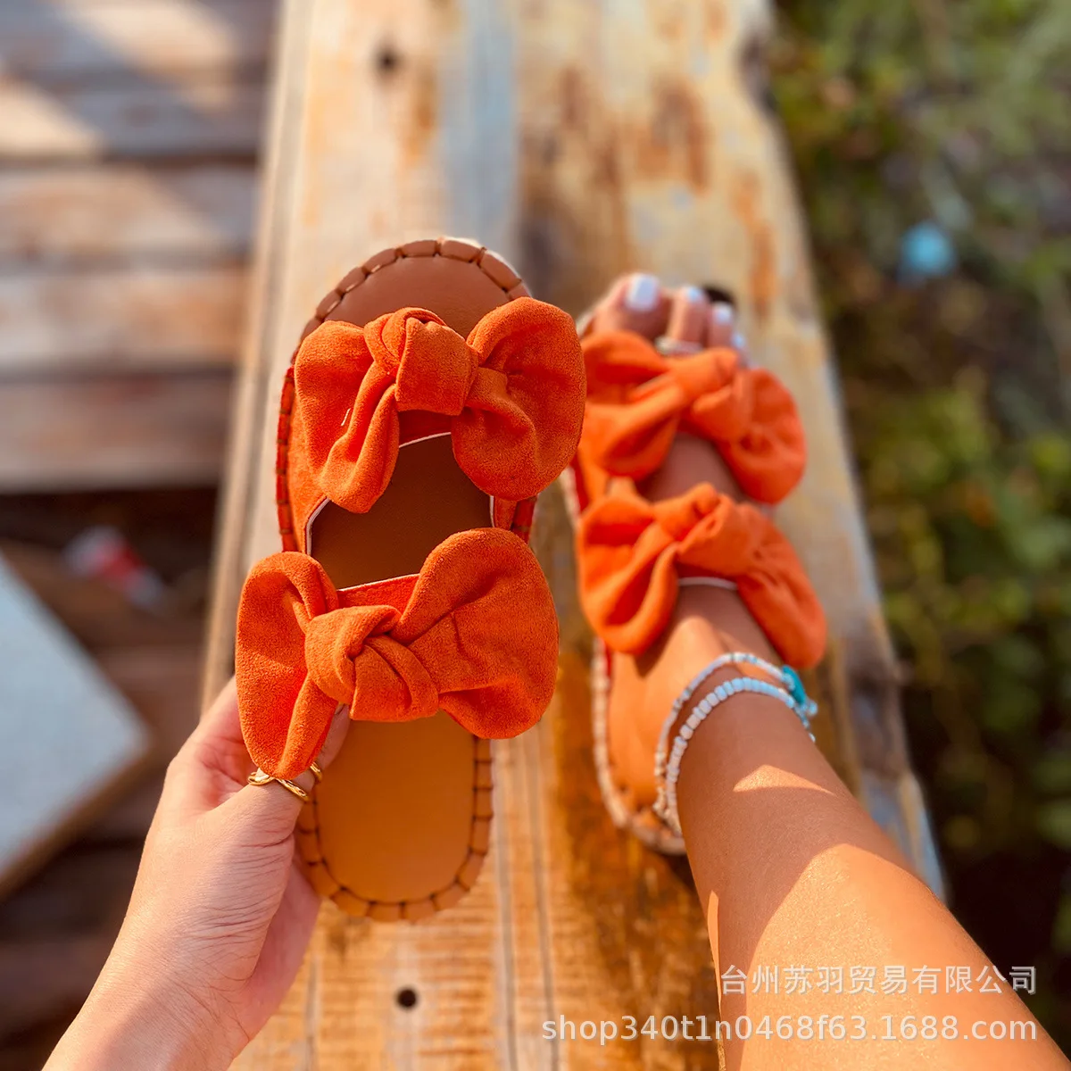 Slippers Casual Low Shoes Woman 2021 Pantofle Luxury Soft New Massage Fashion Fabric Floral Slides Rome Hoof Heels PU Rubber
Slippers Casual Low Shoes Woman 2021 Pantofle Luxury Soft New Massage Fashion Fabric Floral Slides Rome Hoof Heels PU Rubber