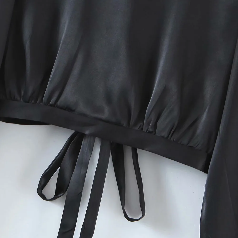 Japan Style Blouse Spring Summer Korean Fashion Temperament Loose Casual Bandage Hollow Back Round Neck Lantern Sleeve 
Japan Style Blouse Spring Summer Korean Fashion Temperament Loose Casual Bandage Hollow Back Round Neck Lantern Sleeve