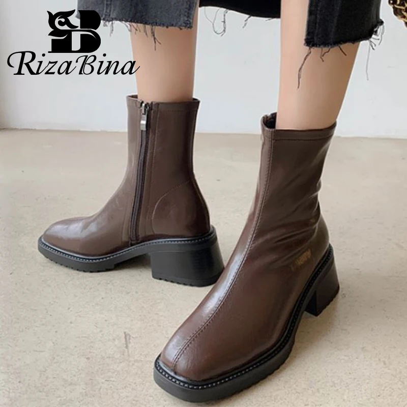 RIZABINA 2022 Women Real Leather Ankle Boots Shoes Thick Heels Winter Short Boot Fashion Retro Daily Ladies Footwear Size 34-40
RIZABINA 2022 Women Real Leather Ankle Boots Shoes Thick Heels Winter Short Boot Fashion Retro Daily Ladies Footwear Size 34-40