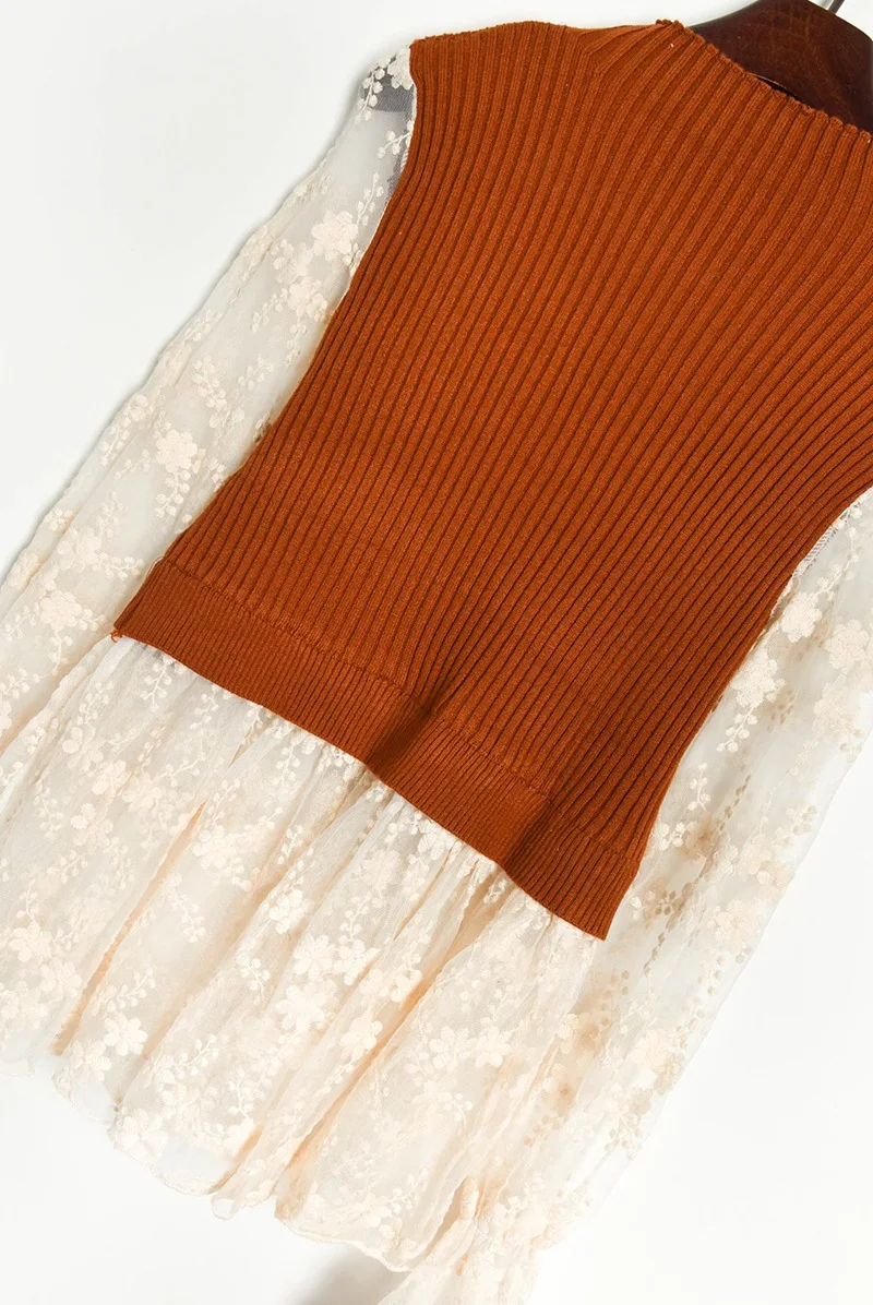 2020 Spring Lace Tops Elegant Lace Embroidery Blouses Long Sleeve Pullover Sweet Knitted Patchwork Fake Two Piece Top Lady Shirt
2020 Spring Lace Tops Elegant Lace Embroidery Blouses Long Sleeve Pullover Sweet Knitted Patchwork Fake Two Piece Top Lady Shirt