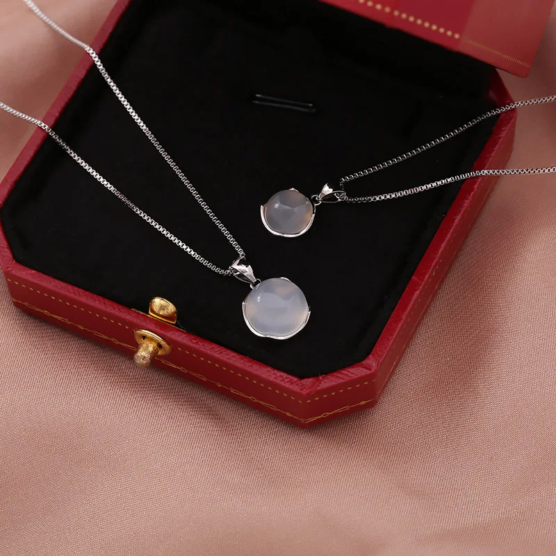 

Luxury Silver Plated White Opal Round Moonstone Pendant Necklaces Women Fashion Jewelry Choker Clavicle Chain Charm Necklace