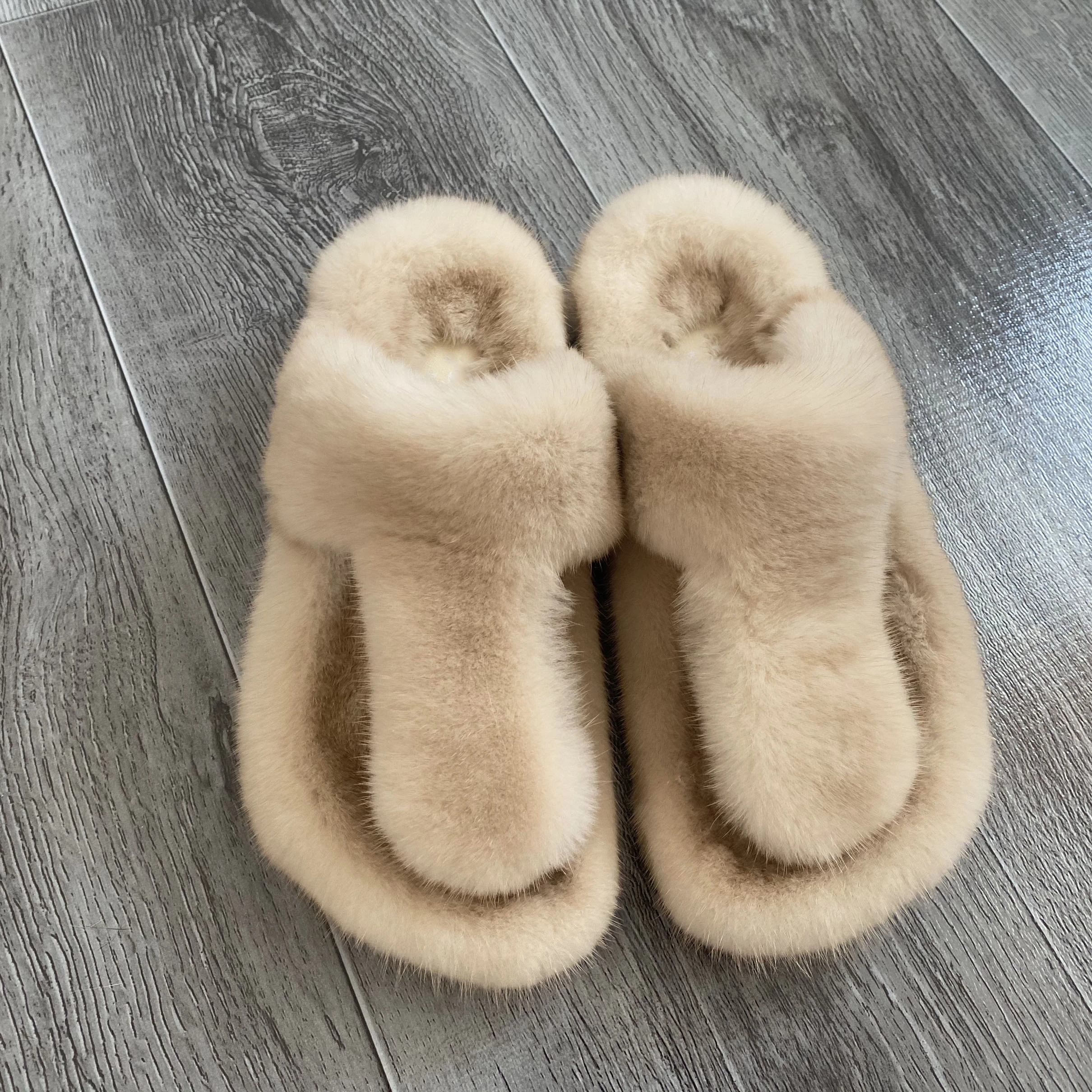 2021 New Mink Hair Slippers, Men's And Women's Same Luxury Flip Flop Anti Slip Wear Resistant Sole
2021 New Mink Hair Slippers, Men's And Women's Same Luxury Flip Flop Anti Slip Wear Resistant Sole