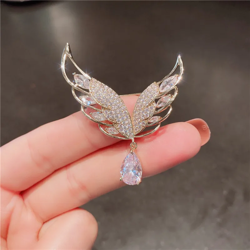 Zircon wing imitation walking light pin Niche and versatile suit accessories
Zircon wing imitation walking light pin Niche and versatile suit accessories