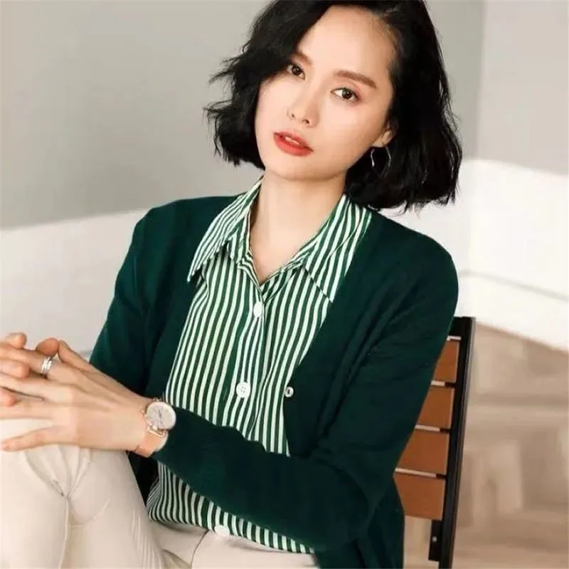 olid color soft Full sleeve Knitted cardigan Women Korean Fashion V-neck Single Breasted Sweater Spring Slim Knitting tops
olid color soft Full sleeve Knitted cardigan Women Korean Fashion V-neck Single Breasted Sweater Spring Slim Knitting tops
