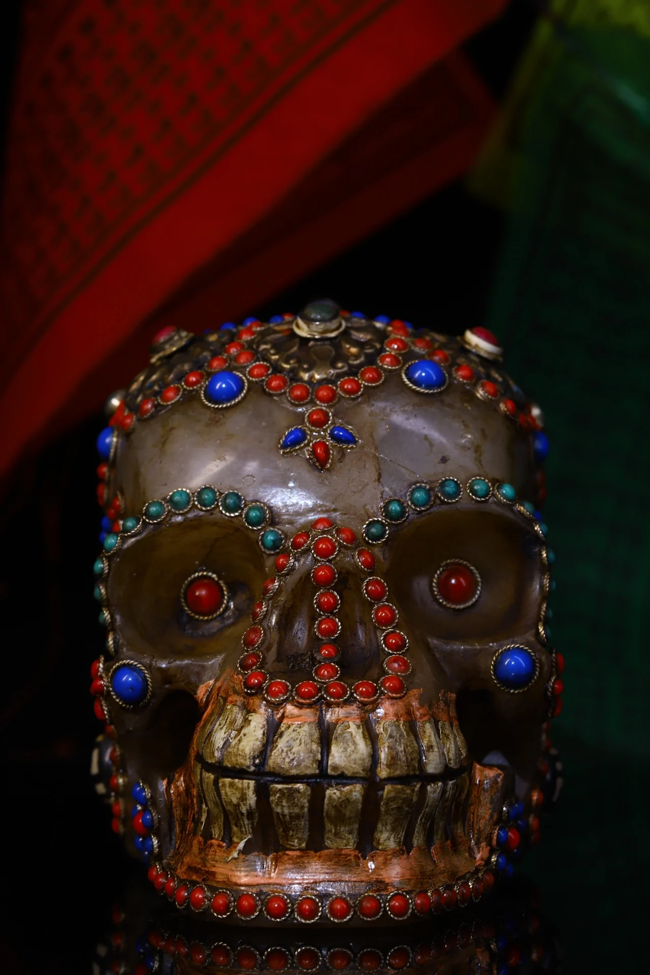 6"Chinese Folk Collection Old Natural Crystal mosaic Gem Dzi Bead Shituo Lin Skull head Office Ornaments Town House Exorcism
6"Chinese Folk Collection Old Natural Crystal mosaic Gem Dzi Bead Shituo Lin Skull head Office Ornaments Town House Exorcism