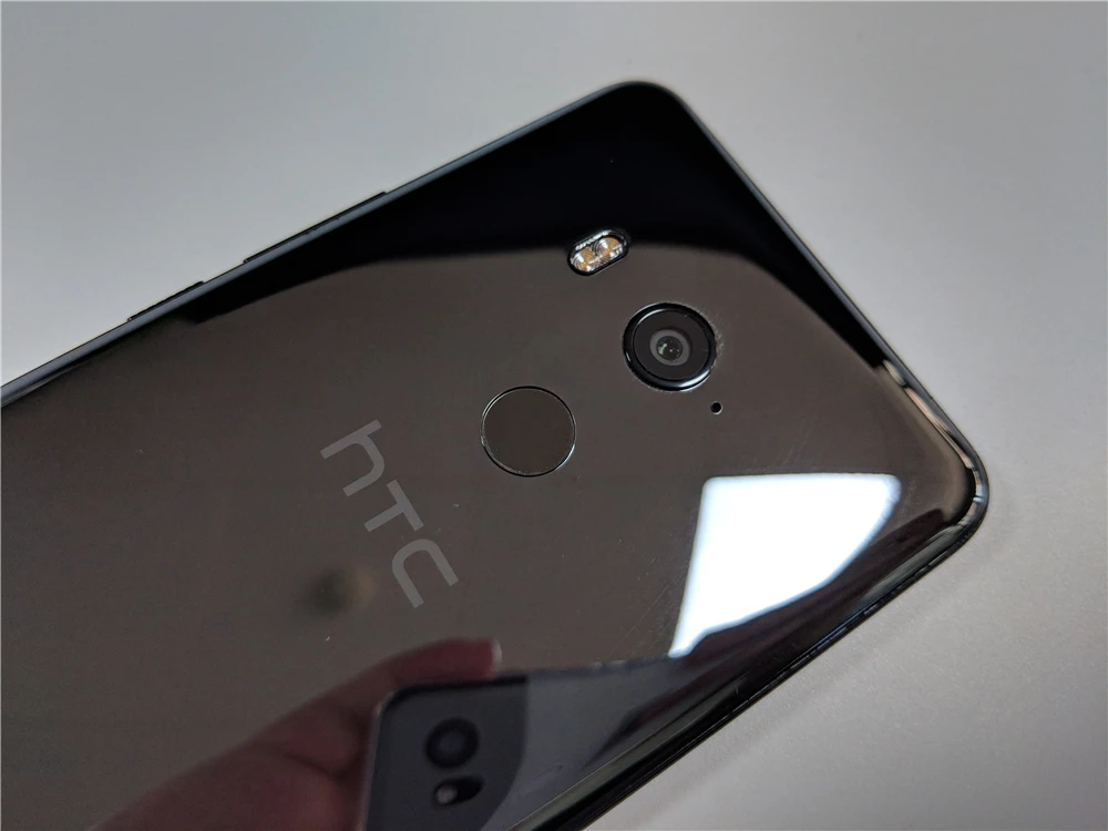 HTC U11 + смартфон с 5 5-дюймовым дисплеем восьмиядерным процессором ОЗУ 6 ГБ ПЗУ 0 12 МП