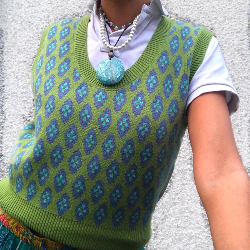 Rapwriter y2k Printed Crop Top Vintage Knitted Sleeveless Sweater Women Stylish Mini Vest Autumn 2000s Streetwear Casual Costume
Rapwriter y2k Printed Crop Top Vintage Knitted Sleeveless Sweater Women Stylish Mini Vest Autumn 2000s Streetwear Casual Costume
