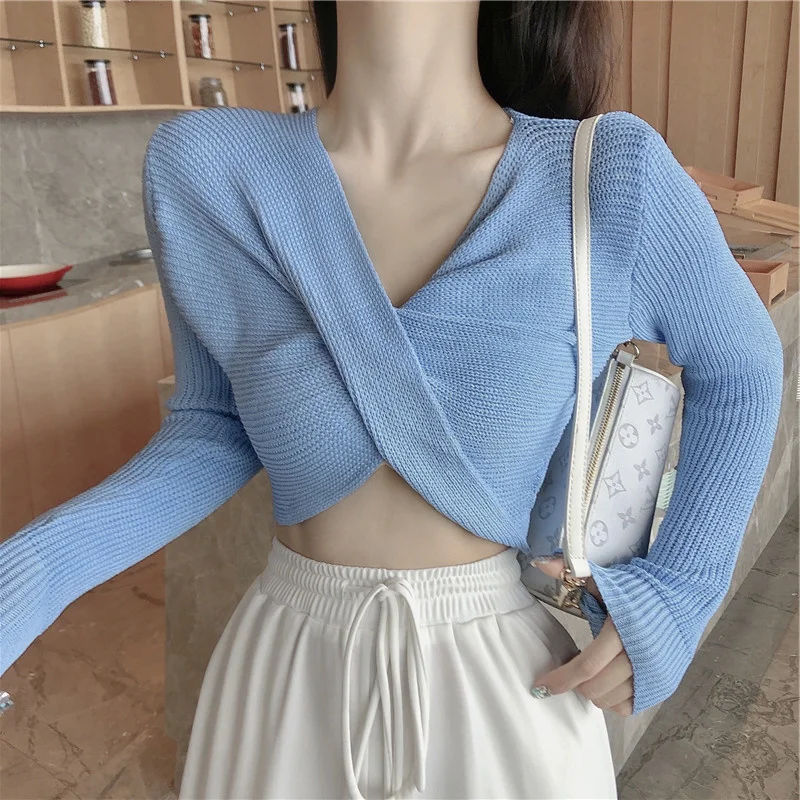 2021 New Crop Tops Women Knitted Sweaters Autumn Winter V neck Ladies Warm Pullover Sweaters Vintage Sexy Short Style Tops
2021 New Crop Tops Women Knitted Sweaters Autumn Winter V neck Ladies Warm Pullover Sweaters Vintage Sexy Short Style Tops