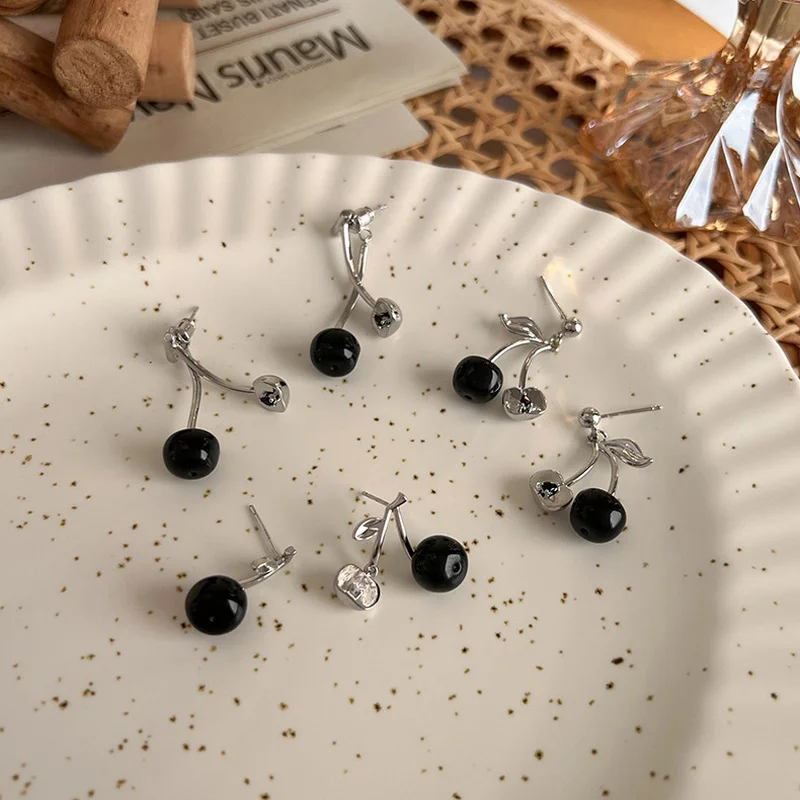 LOVOACC Vintage Black Color Cherry Long Dangle Earrings for Women Silver Color Alloy Asymmetric Fruit Drop Earring Jewellery
LOVOACC Vintage Black Color Cherry Long Dangle Earrings for Women Silver Color Alloy Asymmetric Fruit Drop Earring Jewellery
