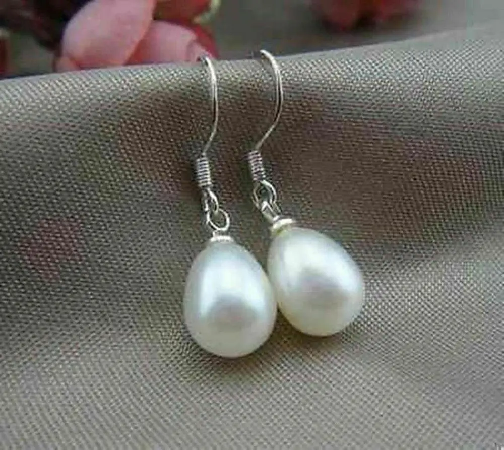 Excellent 9-11mm Grade White Freshwater Pearl Dangle Earrings 
Excellent 9-11mm Grade White Freshwater Pearl Dangle Earrings