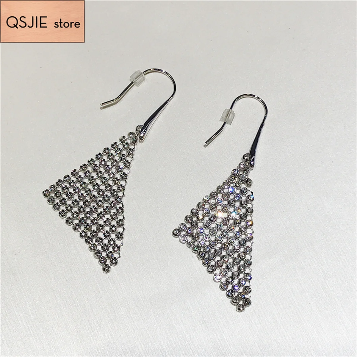 QSJIE High Quality Swa Charm Feather Paved Zircon Fashionable Individual Temperament Female Earrings Charming fashion jewelry
QSJIE High Quality Swa Charm Feather Paved Zircon Fashionable Individual Temperament Female Earrings Charming fashion jewelry