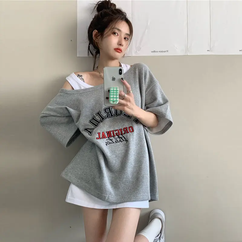 Grey Woman Tshirts Letter Printing Sports Casual Short Sleeve Autumn Loose Mid-length Lazy Wind Slash Neck Tops for Women
Grey Woman Tshirts Letter Printing Sports Casual Short Sleeve Autumn Loose Mid-length Lazy Wind Slash Neck Tops for Women
