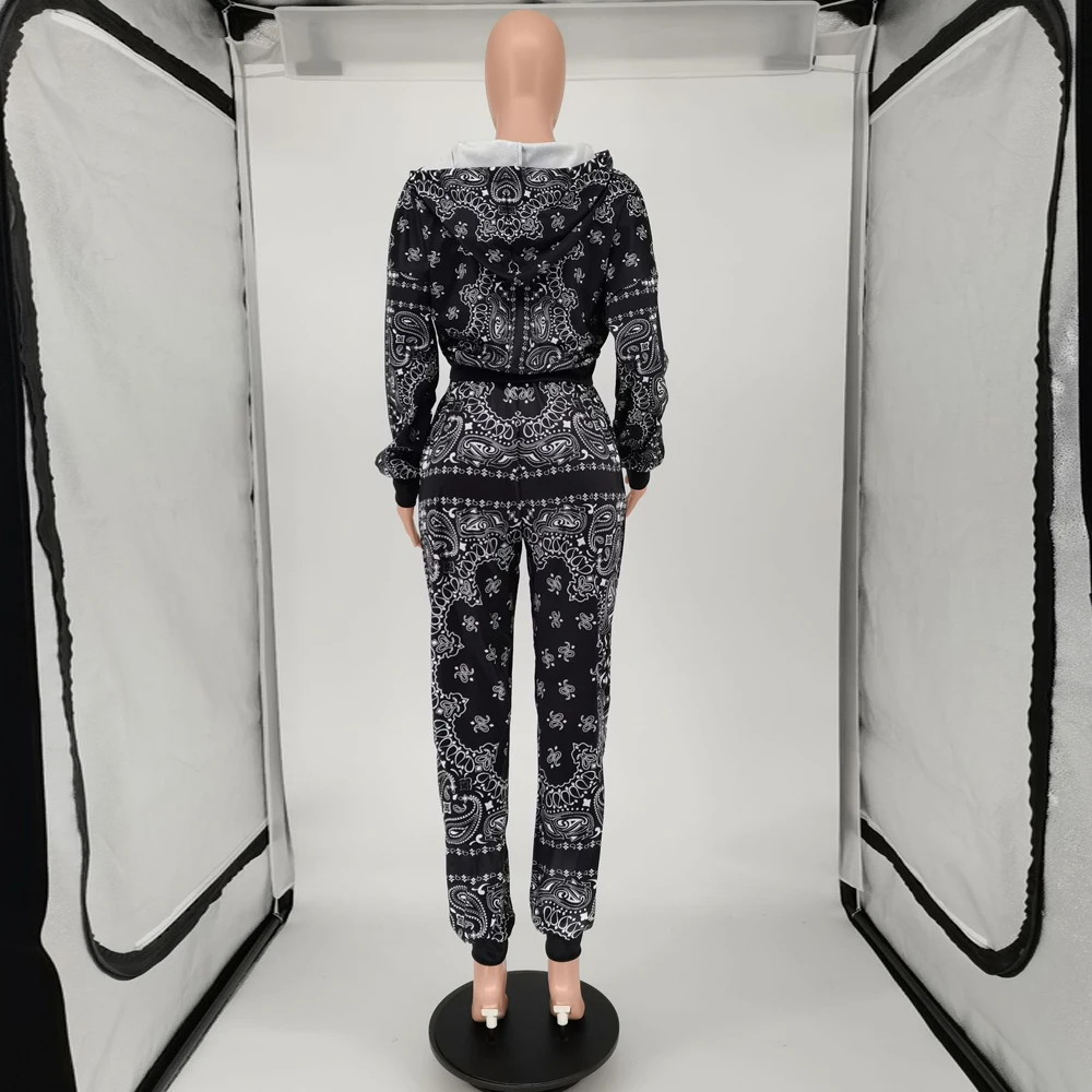 Black Paisley Bandanna Print Workout 2 Piece Sets Women's Costume Zipper Up Long Sleeve Short Jackets and Cargo Pant Streetwear
Black Paisley Bandanna Print Workout 2 Piece Sets Women's Costume Zipper Up Long Sleeve Short Jackets and Cargo Pant Streetwear