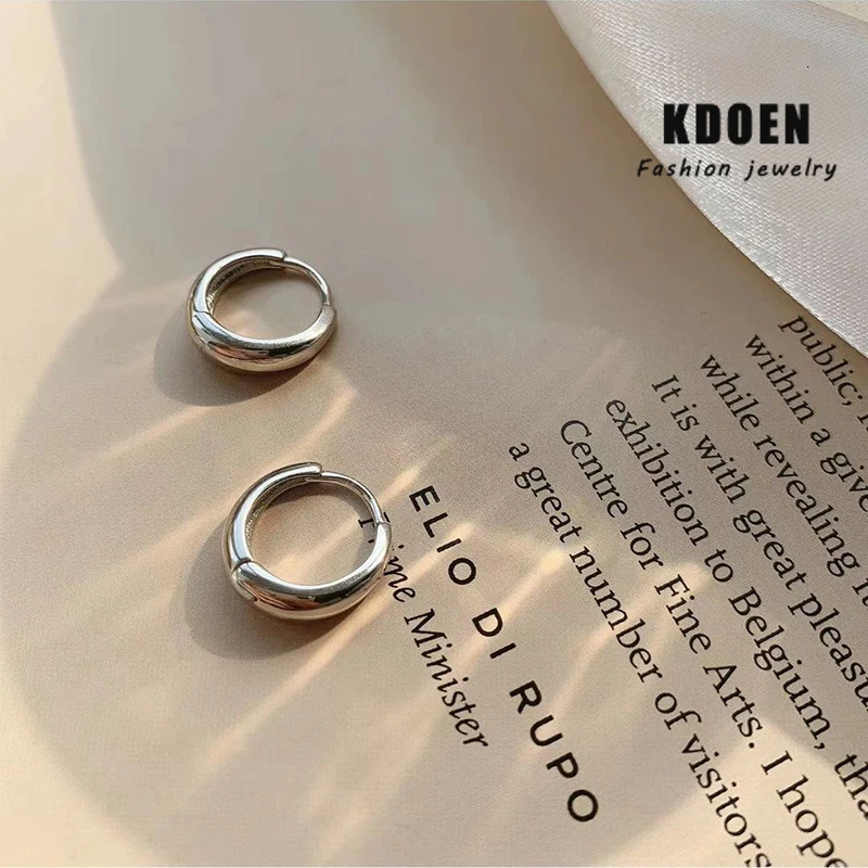European and American Simple Metal Style Mini Ear Button Woman‘s Hoop Earring Daily Accessories For Korean Fashion Jewelry Girls
European and American Simple Metal Style Mini Ear Button Woman‘s Hoop Earring Daily Accessories For Korean Fashion Jewelry Girls