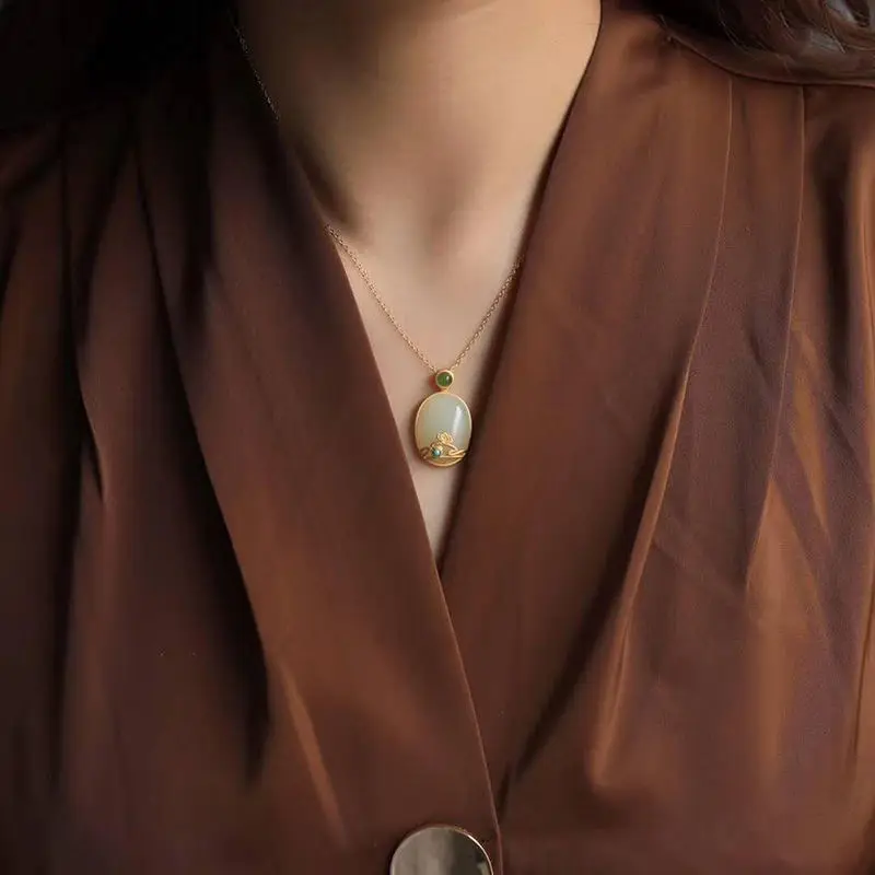 Silver natural Hetian white jade pendant necklace Chinese women's ancient unique ancient gold craft charm women's brand jewelry
Silver natural Hetian white jade pendant necklace Chinese women's ancient unique ancient gold craft charm women's brand jewelry