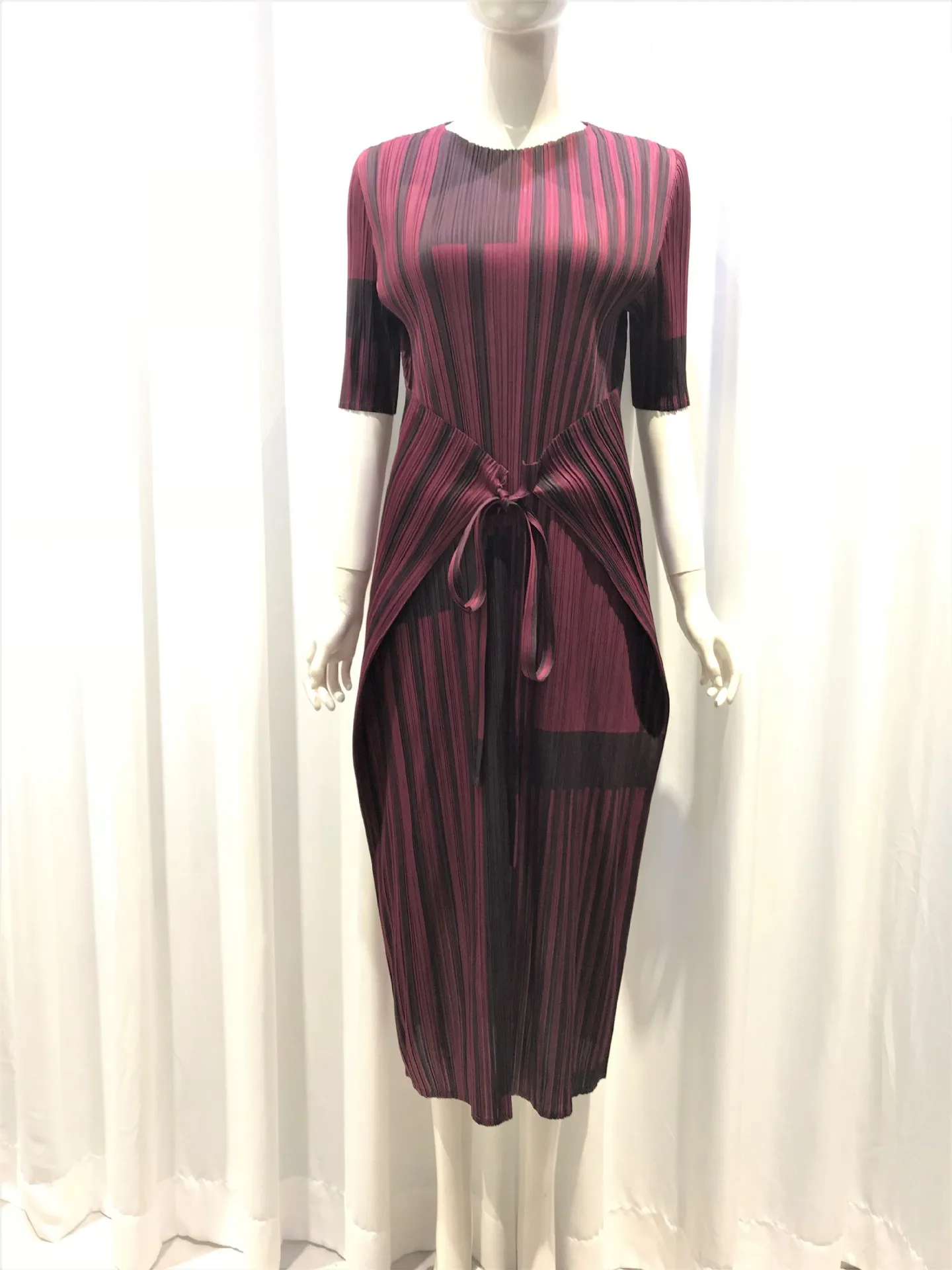 TVVOVVIN 2021 Spring Summer New Stripe Print Fashion Mid-length Dress Round Neck Spliced Lace-up Pleated Dress T3PY
TVVOVVIN 2021 Spring Summer New Stripe Print Fashion Mid-length Dress Round Neck Spliced Lace-up Pleated Dress T3PY