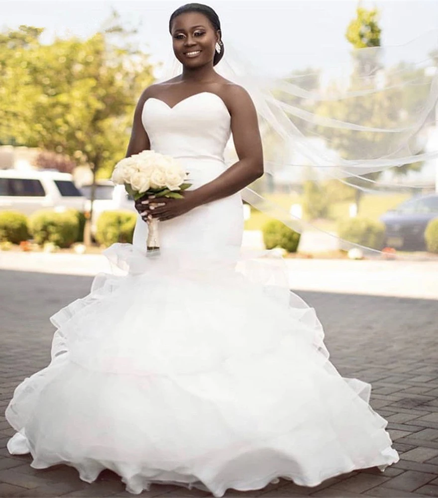 Plus Size Mermaid Wedding Dresses African Ruffle Organza Sweetheart Bridal Gowns Sleeveless Covered Button Wedding Dress
Plus Size Mermaid Wedding Dresses African Ruffle Organza Sweetheart Bridal Gowns Sleeveless Covered Button Wedding Dress