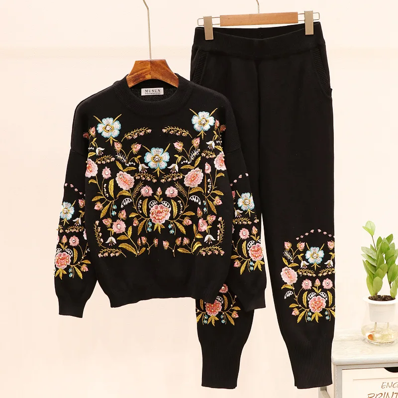 Women Two Piece Set 2021 New Autumn Winter Beading Floral Embroidery O-neck Knitted Sweater Top + Elastic Waist Harem Pants Suit
Women Two Piece Set 2021 New Autumn Winter Beading Floral Embroidery O-neck Knitted Sweater Top + Elastic Waist Harem Pants Suit