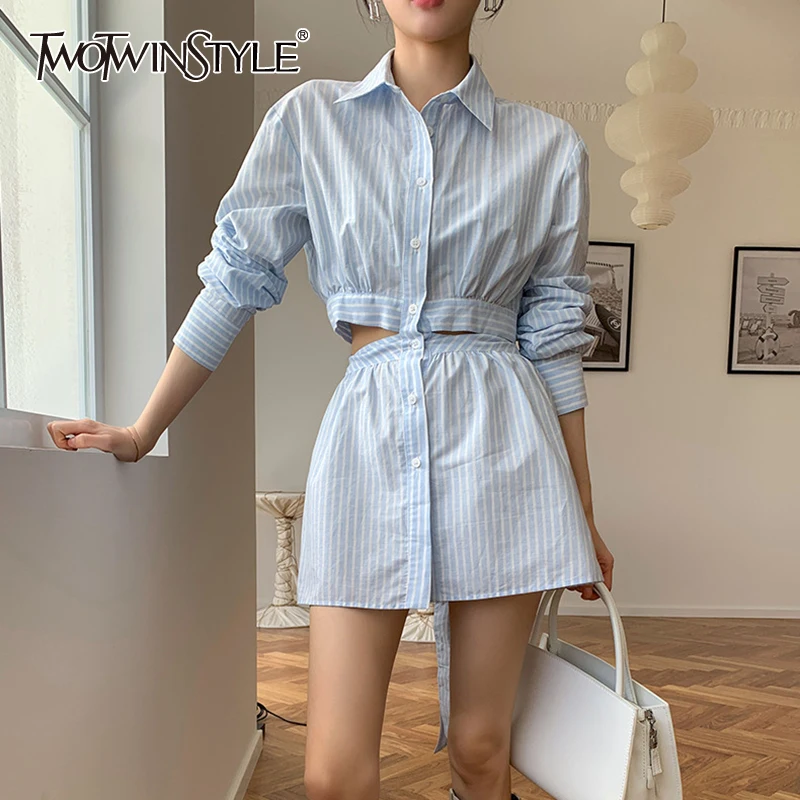 TWOTWINSTYLE Casual Slim Striped Shirts Female Lapel Long Sleeve Gathered Waist Korean Fashion Blouse For Women Autumn Style New
TWOTWINSTYLE Casual Slim Striped Shirts Female Lapel Long Sleeve Gathered Waist Korean Fashion Blouse For Women Autumn Style New