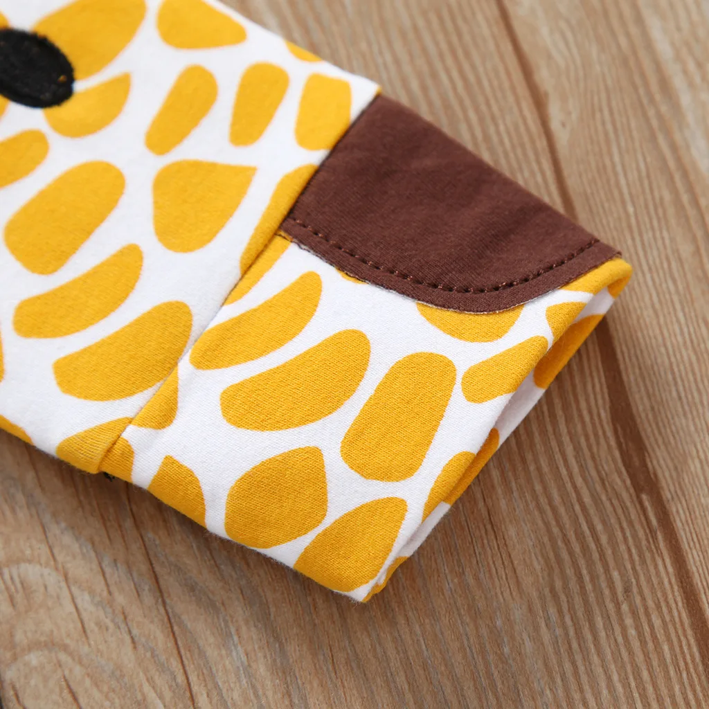 T-shirt for boy Spring and Autumn New Children's Round Neck Long Sleeve Bottoming Shirt Boy Cute Giraffe Long Sleeve T-shirt
T-shirt for boy Spring and Autumn New Children's Round Neck Long Sleeve Bottoming Shirt Boy Cute Giraffe Long Sleeve T-shirt