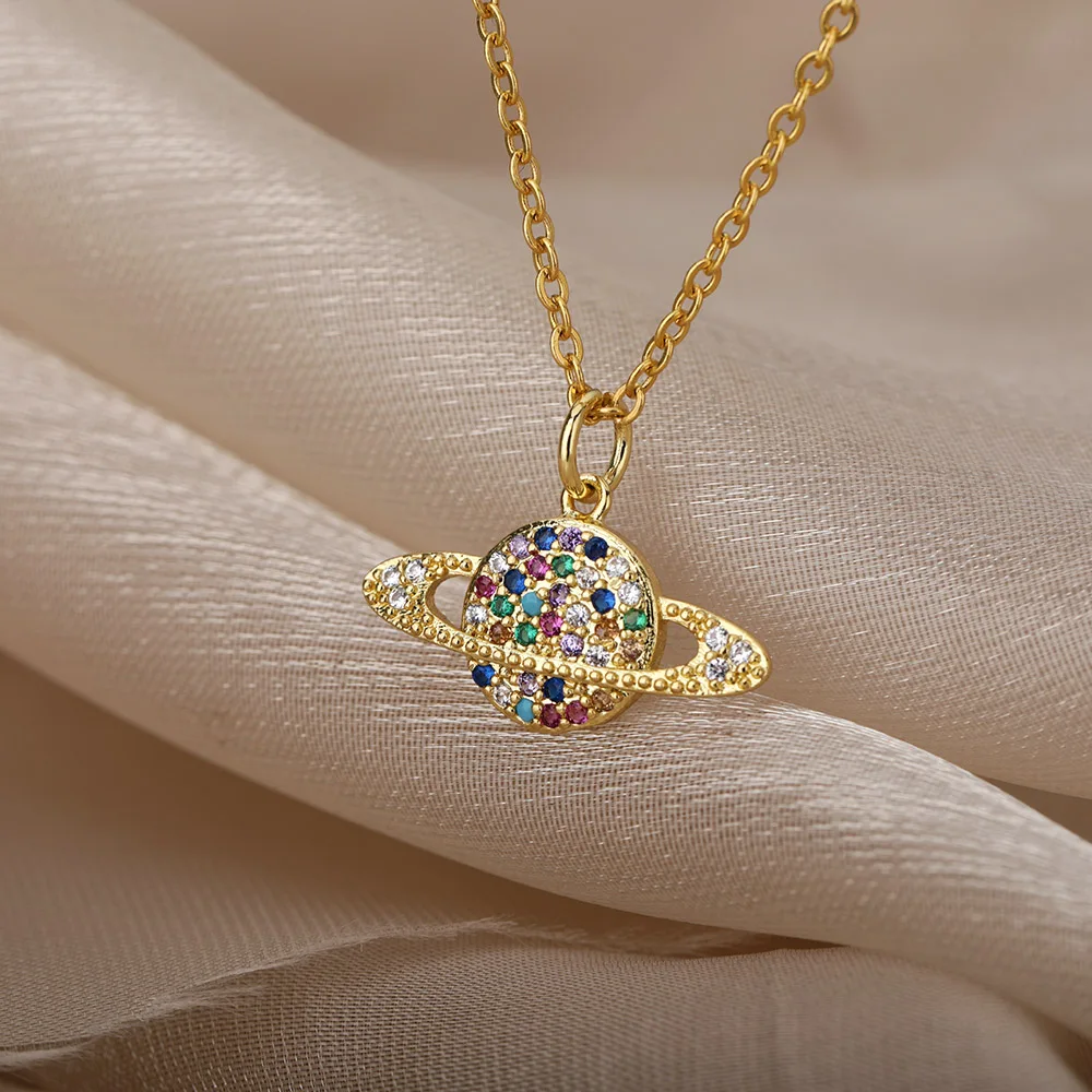 Zircon Saturn Necklaces for Women Planet Pendant Necklace Zircon Fashion Clavicle Accessories Party Jewelry Gift Bijoux Femme
Zircon Saturn Necklaces for Women Planet Pendant Necklace Zircon Fashion Clavicle Accessories Party Jewelry Gift Bijoux Femme