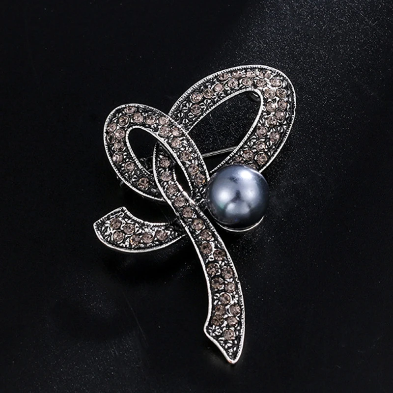 Retro Pearl Rhinestone Brooch for Women Baroque Trendy Elegant Knot Brooch Pins Party Wedding Gifts broche luxe брошь женская
Retro Pearl Rhinestone Brooch for Women Baroque Trendy Elegant Knot Brooch Pins Party Wedding Gifts broche luxe брошь женская