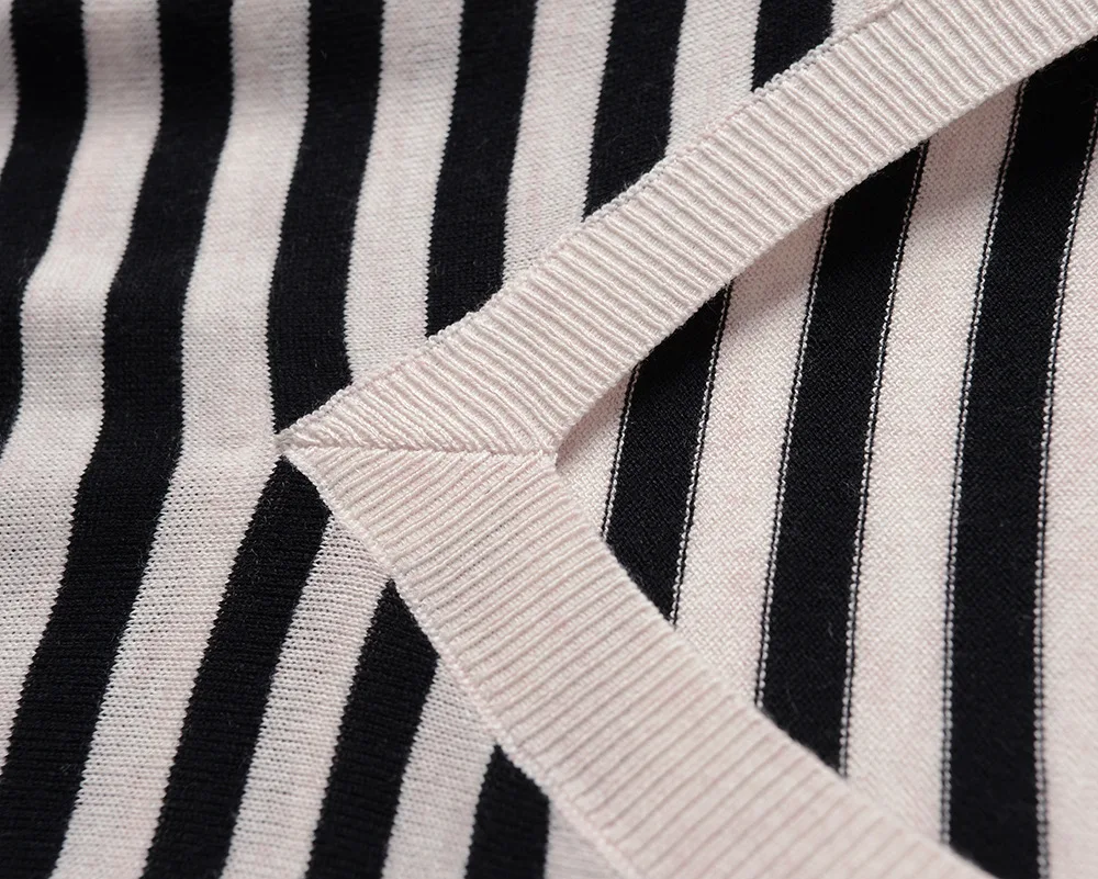 2020 New Spring Autumn Casual V-neck Korean Chic Sweater Thin Striped Sweater Women Soft Loose Pullovers Girl Knit Jumper Tops
2020 New Spring Autumn Casual V-neck Korean Chic Sweater Thin Striped Sweater Women Soft Loose Pullovers Girl Knit Jumper Tops
