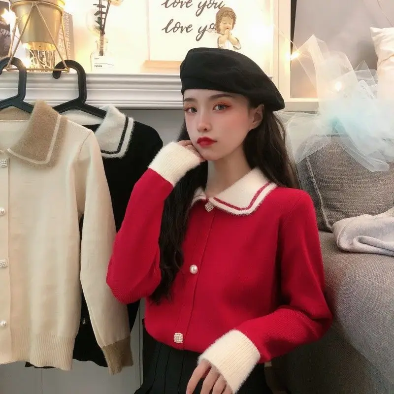 French Pearl Button Small Fragrance Sweater Women's Doll Neck Stitching Bottomed Shirt Solid Color Loose Sexy Outer Sweater
French Pearl Button Small Fragrance Sweater Women's Doll Neck Stitching Bottomed Shirt Solid Color Loose Sexy Outer Sweater