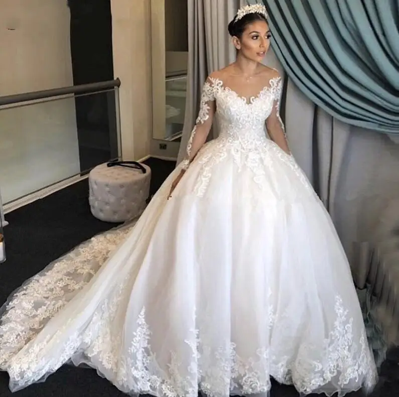 Luxury Ball Gown Lace Wedding Dresses Princess Long Sleeves Vintage Scoop Appliques Chapel Train Designer Wedding Bridal Gowns
Luxury Ball Gown Lace Wedding Dresses Princess Long Sleeves Vintage Scoop Appliques Chapel Train Designer Wedding Bridal Gowns