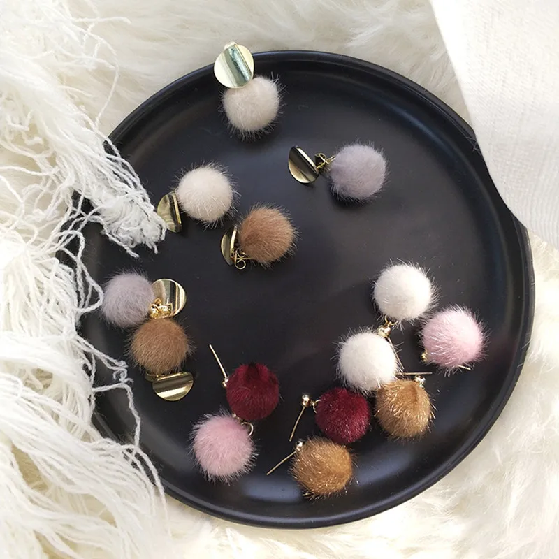 Winter Fashion Cute Hair Ball Drop Earrings Statement Black Fluffy Earrings Vintage Jewelry Gift 2020
Winter Fashion Cute Hair Ball Drop Earrings Statement Black Fluffy Earrings Vintage Jewelry Gift 2020