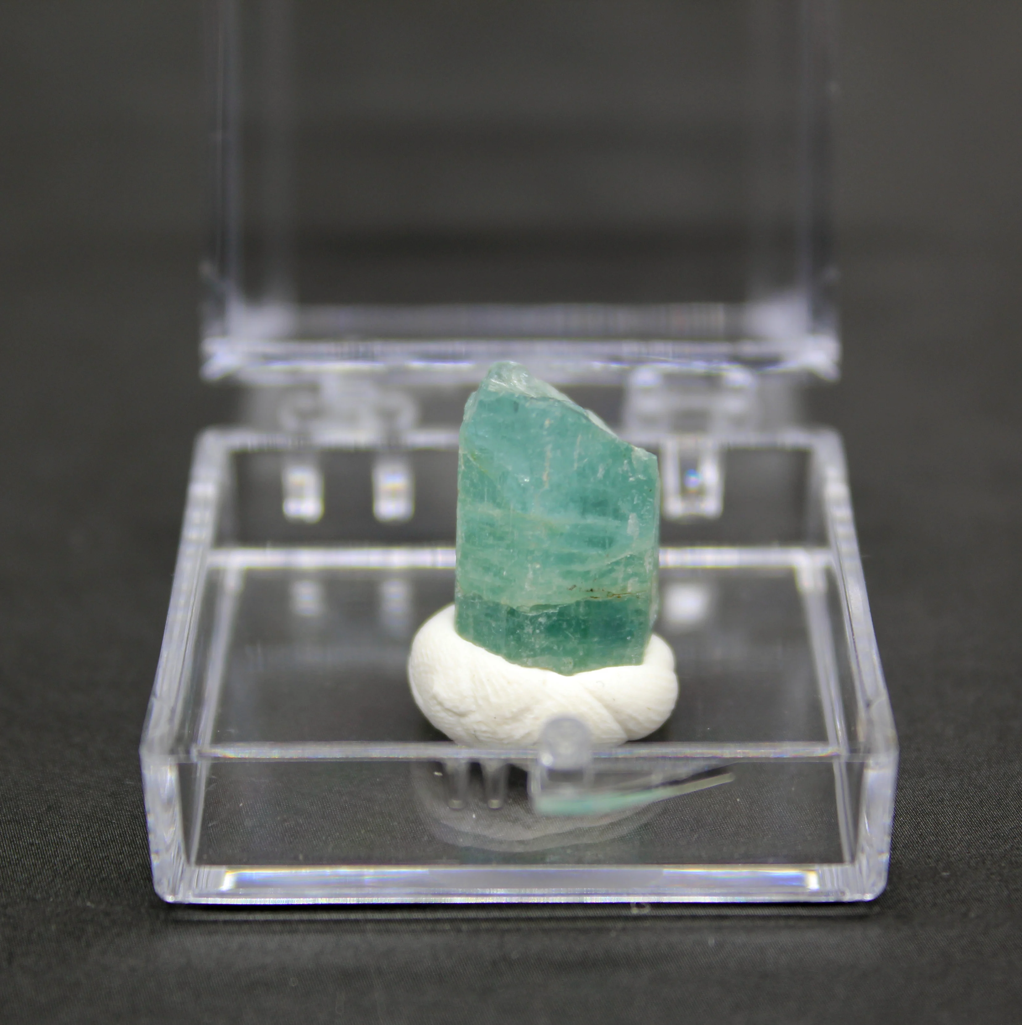 100% Rare Natural Pakistan Aquamarine gem Mineral specimen stones and crystals healing crystals quartz gemstones box size 3.4 cm
100% Rare Natural Pakistan Aquamarine gem Mineral specimen stones and crystals healing crystals quartz gemstones box size 3.4 cm