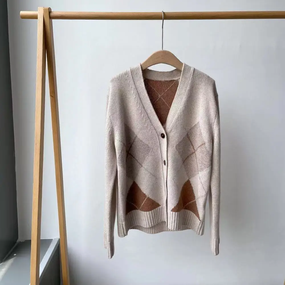 Fyion 2021 Autumn Cashmere Cardigan Women Rhombic Grid Single Breasted Jacquard Long Sleeves Knitted Sweater Runway
Fyion 2021 Autumn Cashmere Cardigan Women Rhombic Grid Single Breasted Jacquard Long Sleeves Knitted Sweater Runway