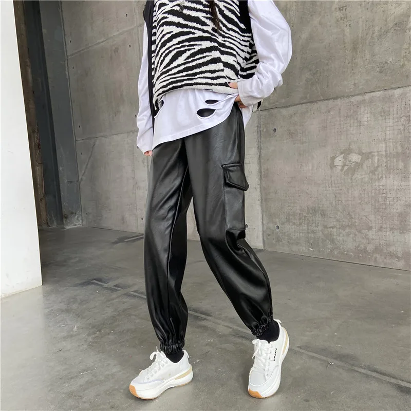 PU Leather Cargo Pants Women Harajuku Loose Black Trousers With Pocket Spring Autumn Korean Elastic Pants
PU Leather Cargo Pants Women Harajuku Loose Black Trousers With Pocket Spring Autumn Korean Elastic Pants