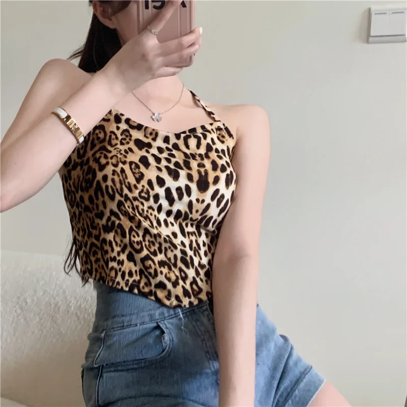 Summer open back cross straps exposed belly squeeze small vest sexy leopard tube top outer wear top
Summer open back cross straps exposed belly squeeze small vest sexy leopard tube top outer wear top
