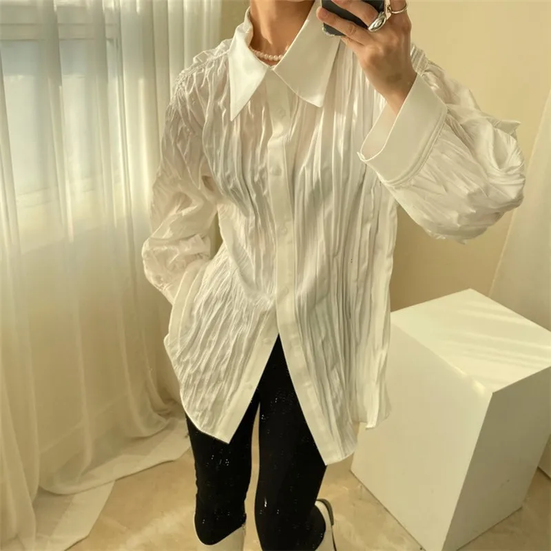 RUGOD 2021 lapel personality pleated shirt niche long axis shirt spring women
RUGOD 2021 lapel personality pleated shirt niche long axis shirt spring women
