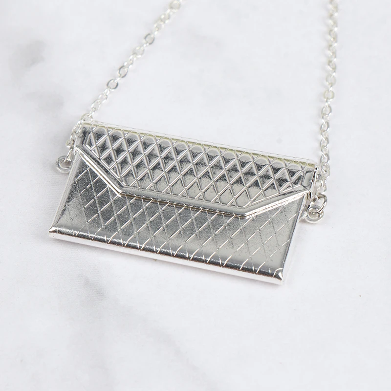 1 Pc Metal Chain Pack Doll Bag Miniature Shopping Handbag For Clothes Dolls Accessories
1 Pc Metal Chain Pack Doll Bag Miniature Shopping Handbag For Clothes Dolls Accessories