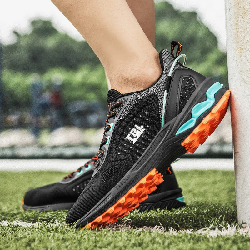 Outdoor men's new breathable running shoes couple walking sports shoes non-slip wear-resistant and lightweight
Outdoor men's new breathable running shoes couple walking sports shoes non-slip wear-resistant and lightweight