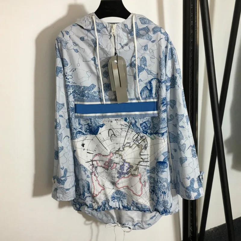 2021 luxury design world map camouflage printing fashion women's long sleeve hooded top temperament versatile loose sweater
2021 luxury design world map camouflage printing fashion women's long sleeve hooded top temperament versatile loose sweater