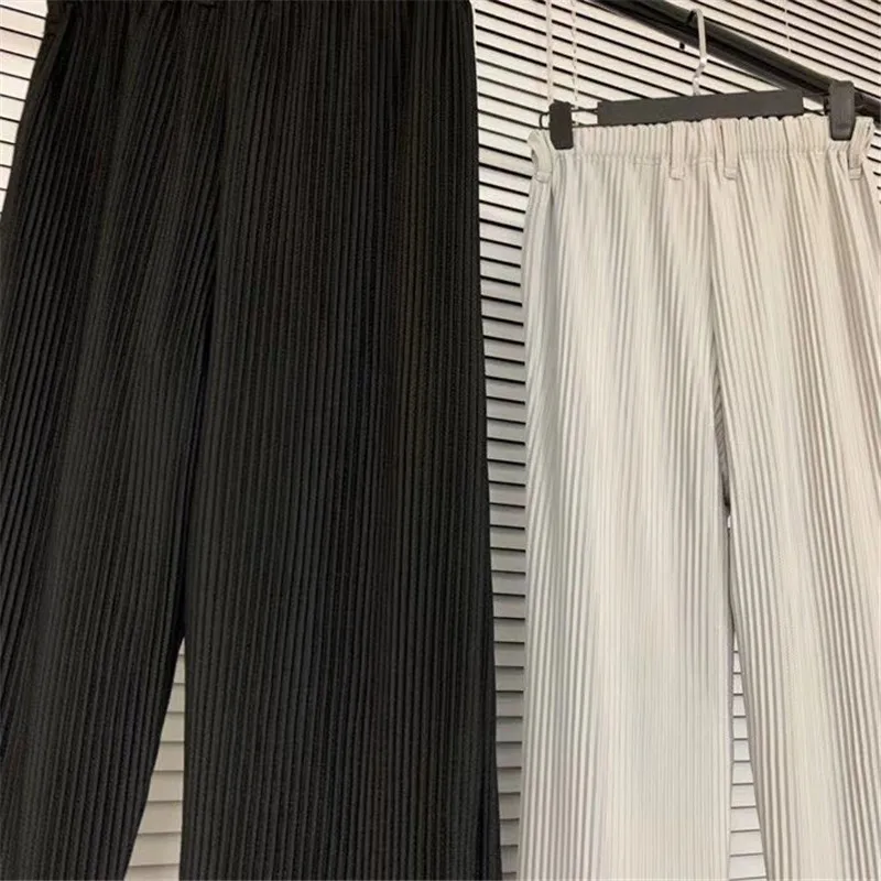 HOMME PLISSE Sweatpants Men Women High Quality Vertical Pleated Pants HOMME PLISSE Black/White Solid Color Casual Trousers
HOMME PLISSE Sweatpants Men Women High Quality Vertical Pleated Pants HOMME PLISSE Black/White Solid Color Casual Trousers